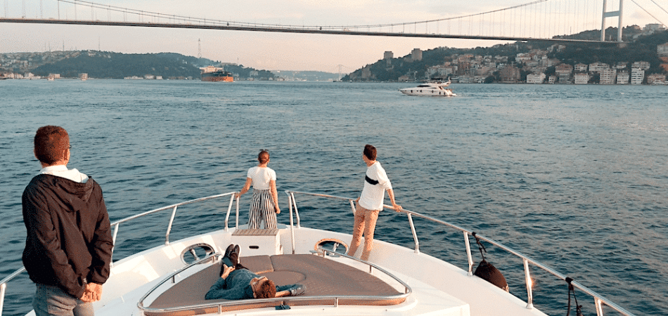 Small-group aperitif cruise on the Bosphorus